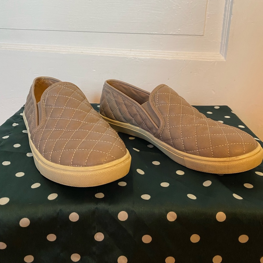 Steve Madden Tan Quilted Leather Sneakers Size 9 Great Condition